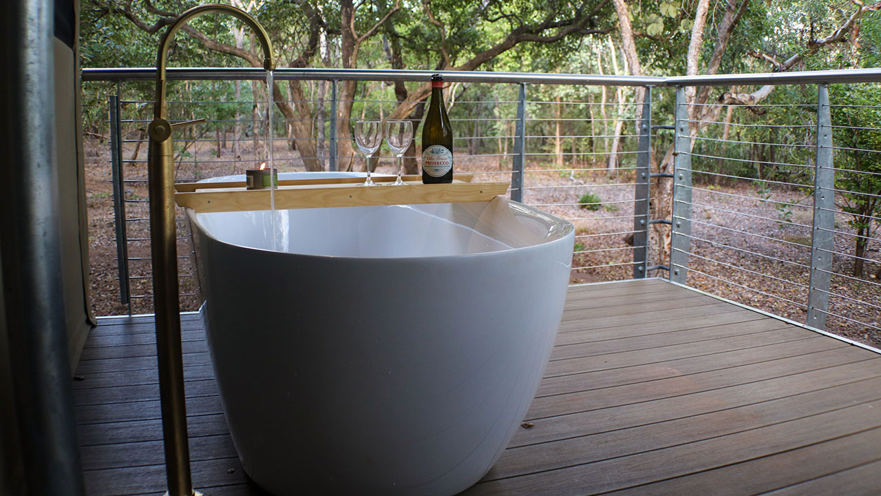 Outdoor tub at Yellow Water Villas, Cooinda Lodge, Kakadu.