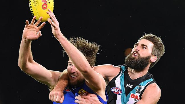 Justin Westhoff spoils Bulldogs star Marcus Bontempelli. Picture: Mark Brake/Getty Images