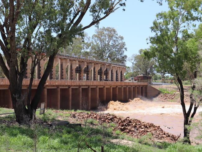 In pictures: Beardmore Dam spills over