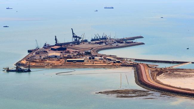 An oil spill in Darwin Harbour has exposed a potential loophole in NT law.