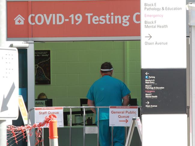 Gold Coast Lock Down Saturday 7-7-21, Covid testing centre at the Gold Coast University Hospital.. Pic Mike Batterham