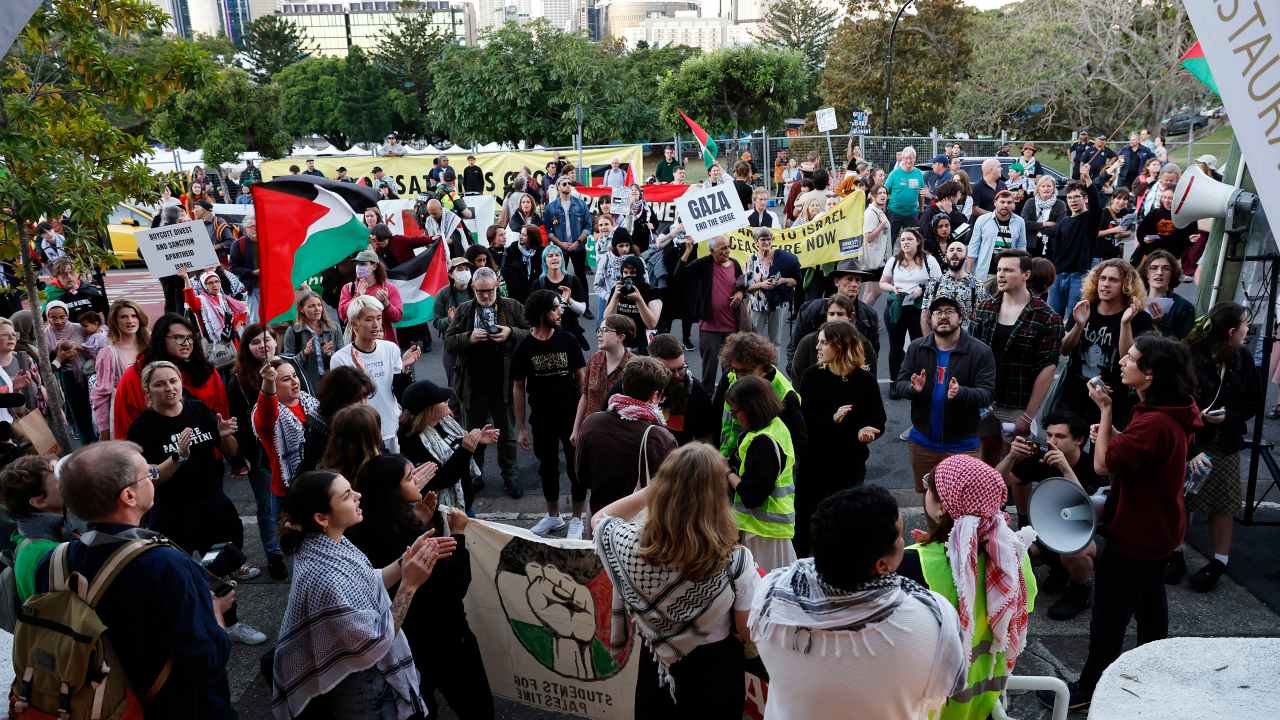 Albanese shrugs off protest after pro-Palestine activists target ALP dinner