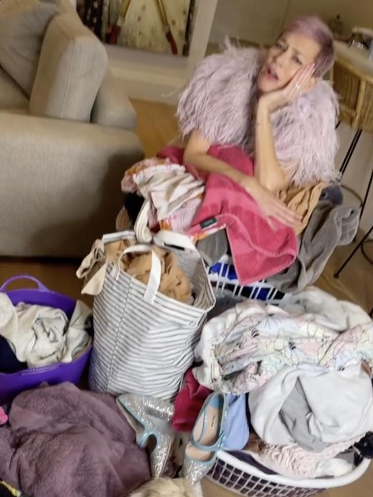 ‘crap House Wife Jessica Rowe Shares Giant Laundry Pile Daily Telegraph 