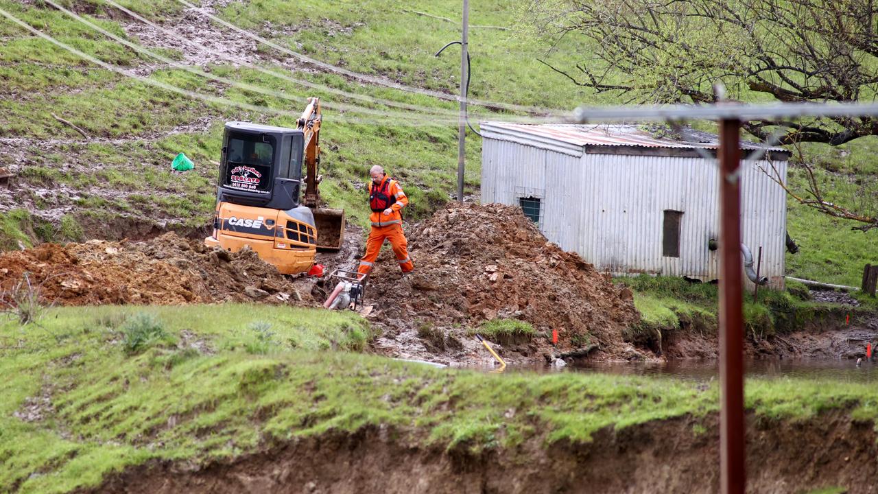 SES crews work on a spillway at the dam. Picture: Kelly Barnes