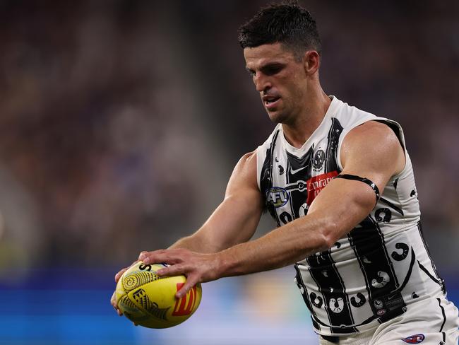 PERTH, AUSTRALIA - MAY 24: Scott Pendlebury of the Magpies in action during the round 11 AFL match between Walyalup (the Fremantle Dockers) and Collingwood Magpies at Optus Stadium, on May 24, 2024, in Perth, Australia. (Photo by Paul Kane/Getty Images)