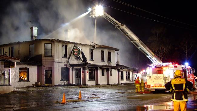 The Diggers Rest Hotel on fire in 2008.