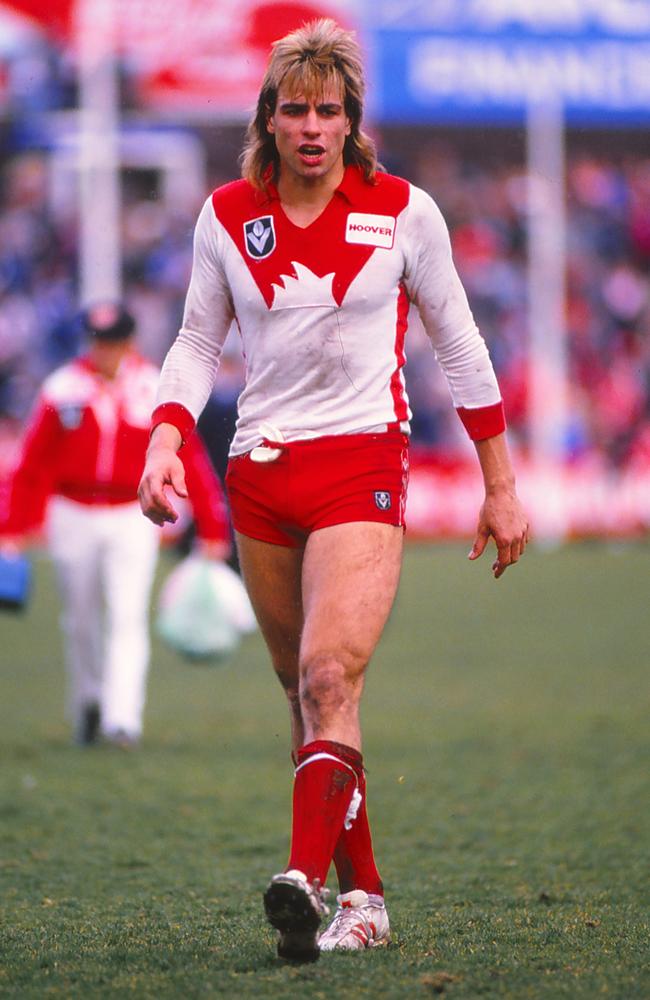 After Warwick Capper kicked 100 goals in a season, Mark Knight stuck with the Swans. Picture: Getty Images