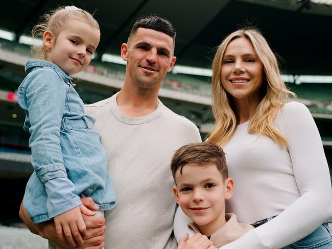 NOTE MUST CREDIT PHOTOGRAPHER , Collingwood stalwart Scott Pendlebury with wife Alex and children Darcy and Jax ahead of his 400th AFL match. Picture: James J Robinson -