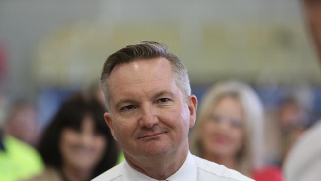 NEWS2019ELECTION 15/5/2019. DAY 35  Shadow Treasurer, Chris Bowen on a visit to North Metropolitan Clarkson TAFE Campus in Perth . Picture: Kym Smith