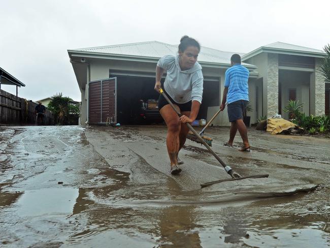 Shaynodah Smith begins cleaning up her Riverwood Drive home in Idalia. Picture: Zak Simmonds