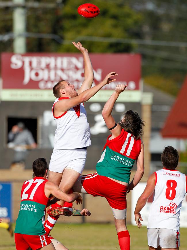 Ruckman Grant Goodall has crossed from Karingal to Mt Eliza.