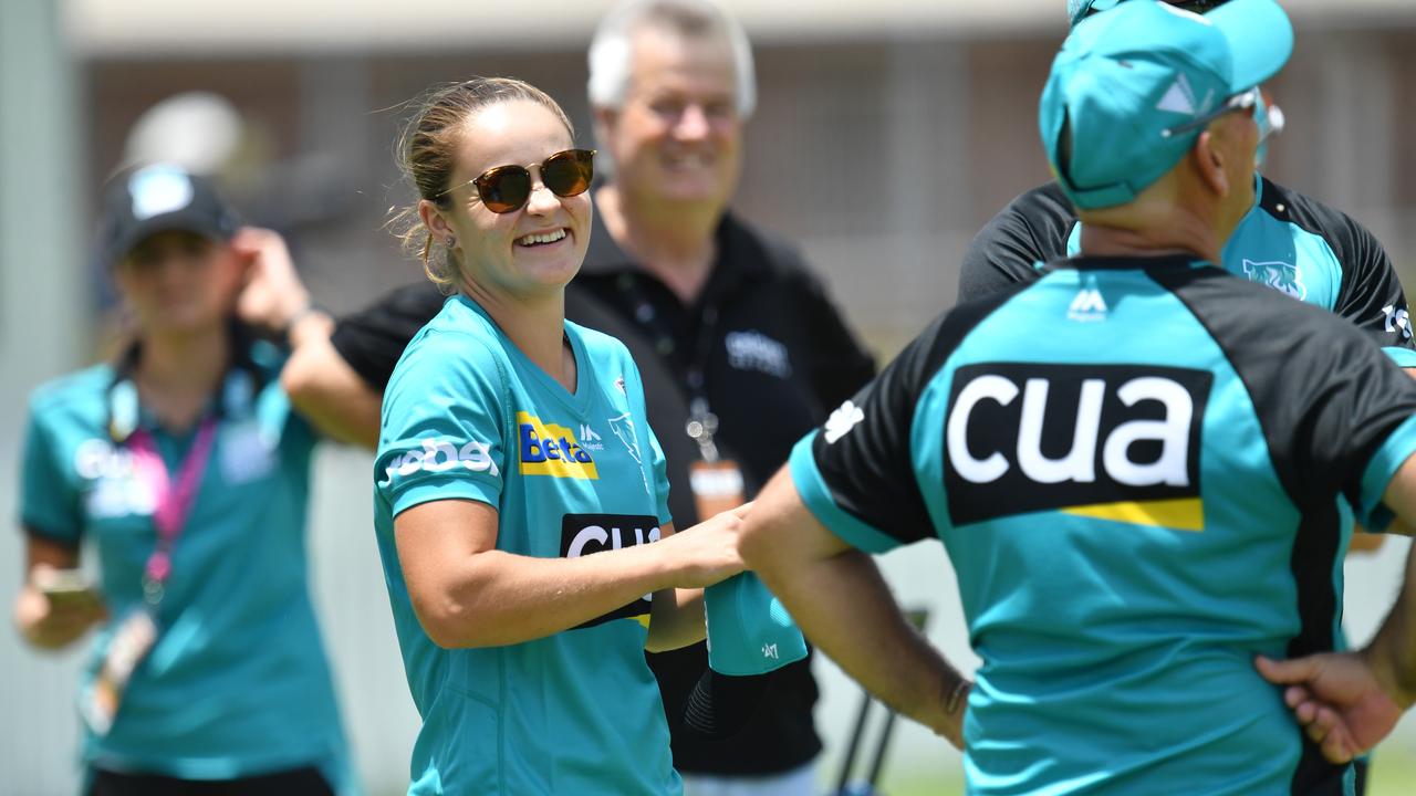 Barty is seen talking to Heat players before the Women’s Big Bash League (WBBL) cricket match between Brisbane Heat and Melbourne Renegades at Allan Border Field in Brisbane 2019. Picture: AAP Image/Darren England.