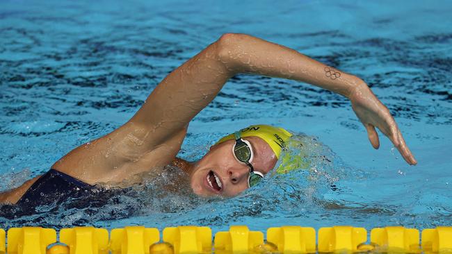 Golden girl Emma McKeon gets some reps in. Picture: Michael Klein