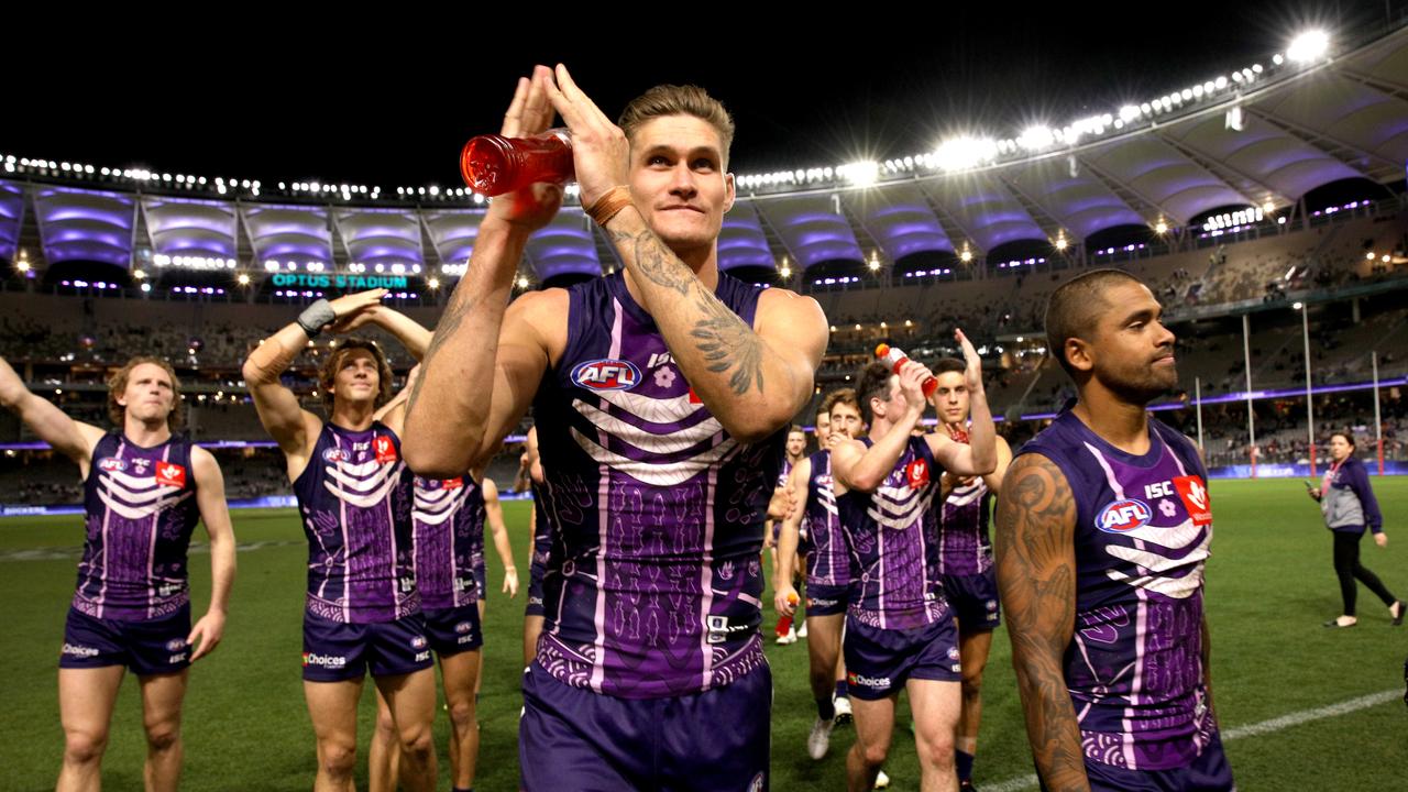 Three teams in $500k race for Freo star; Pies’ tipping point for ‘box office’ gun: Trade Whispers – Fox Sports