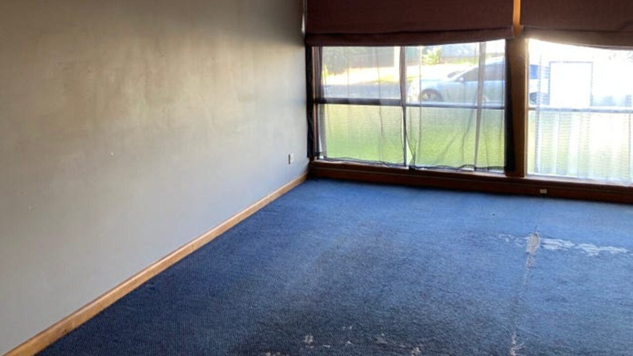 A home in Shepparton up for rent with carpet worn down to the underlay.