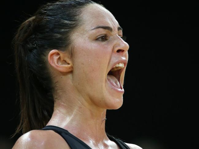 Netball : Round 7 Ð  Magpies Netball v Melbourne Vixens at Hisense Arena, 2nd of April,  Melbourne Australia.   Magpies Sharni Layton screams out instructions during the match. Picture : George Salpigtidis