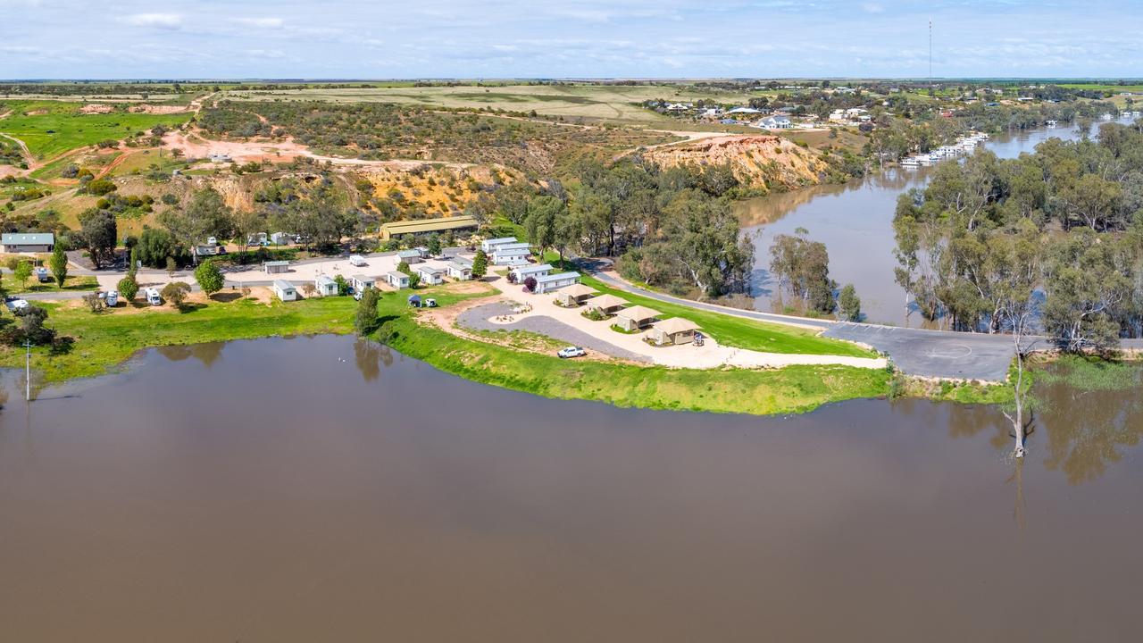 The flooded Loxton caravan park. Picture: Facebook/Murray River Pix