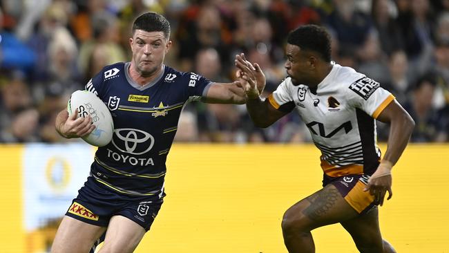 Chad Townsend fends off Ezra Mam. Picture: Getty Images)