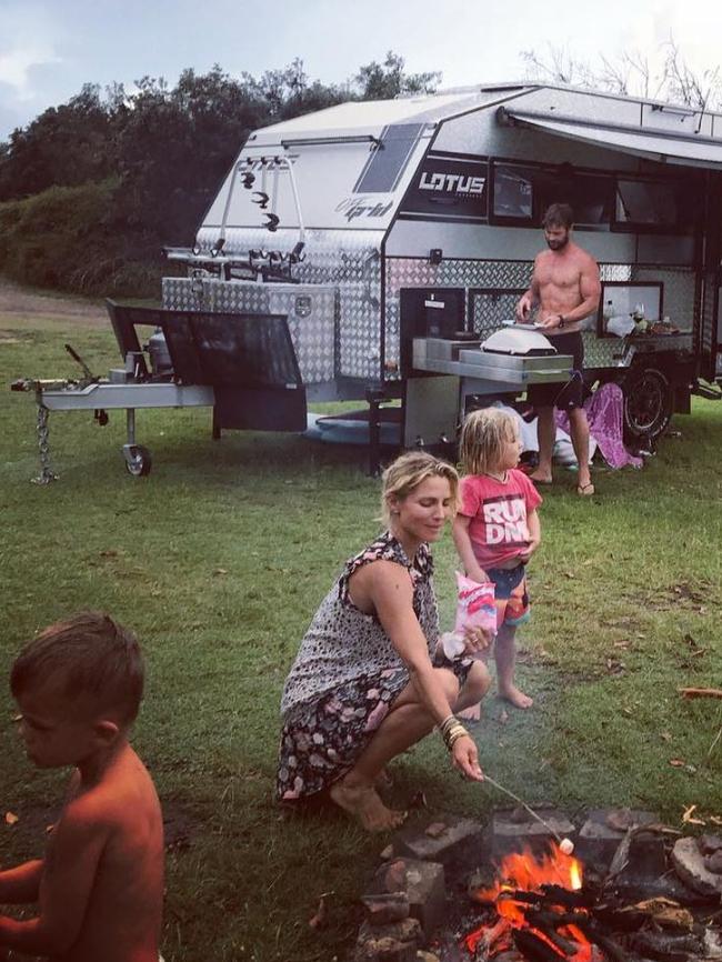 “Camping adventures in @australia killing on the bbq!!” This post got 701,713 likes. Picture: Chris Hemsworth /Instagram