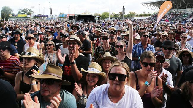 Crowds are seen during Cold Chisel's The Blood Moon Tour 2020 concert at the Tamworth Country Music Festival, Sunday, 19 January 2020. (AAP Image/Peter Lorimer) NO ARCHIVING