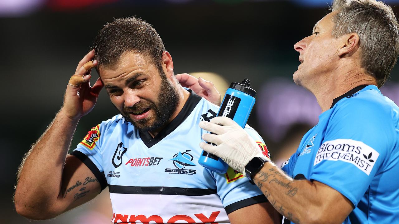 SYDNEY, AUSTRALIA – APRIL 10: Wade Graham of the Sharks leaves the field with a head injury during the round five NRL match between the Sydney Roosters and the Cronulla Sharks at Sydney Cricket Ground, on April 10, 2021, in Sydney, Australia. (Photo by Mark Kolbe/Getty Images)