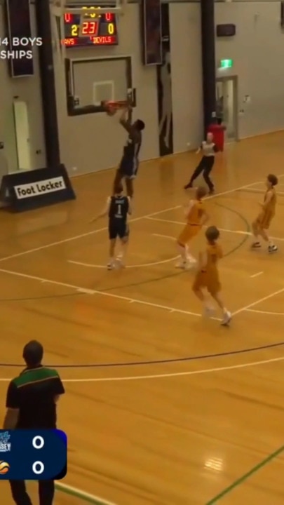 Dunking U14 basketballer stuns nationals with highlight reel plays