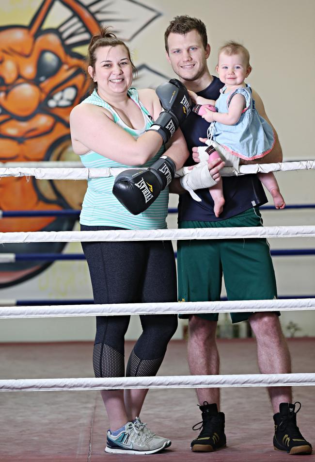 Jeff Horn with wife Jo and daughter Isabelle, 11 months. Picture: Annette Dew