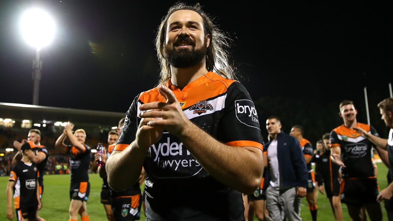 SYDNEY, AUSTRALIA - SEPTEMBER 03: Aaron Woods of the Tigers thanks fans after winning the round 26 NRL match between the Wests Tigers and the New Zealand Warriors at Leichhardt Oval on September 3, 2017 in Sydney, Australia. (Photo by Cameron Spencer/Getty Images)