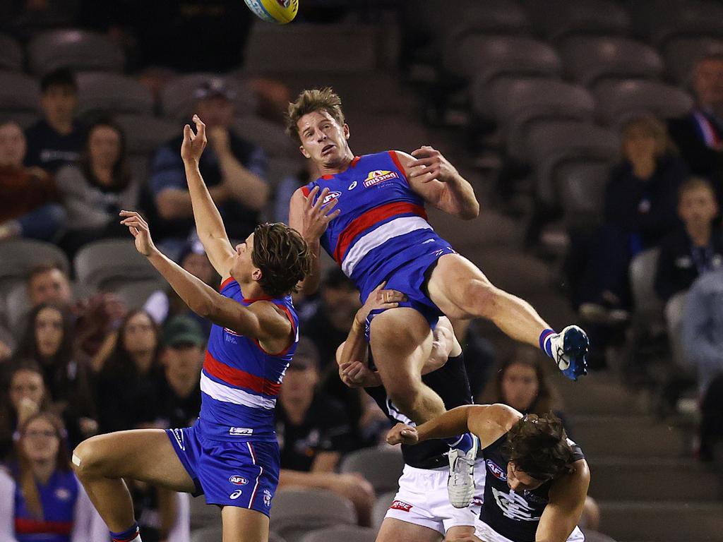 Mitch Hannan couldn’t hang on to this spectacular marking attempt. Picture: Michael Klein