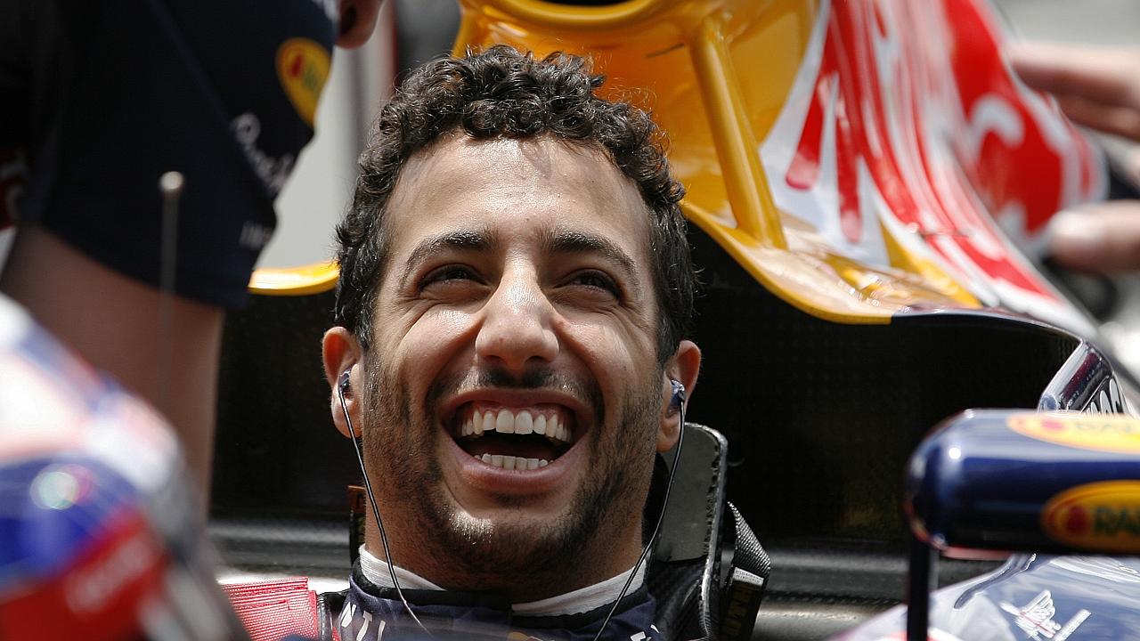 Daniel Ricciardo sings on stage with favourite rock band Parkway Drive ...