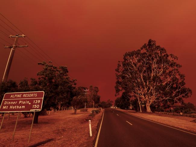 EAST GIPPSLAND, AUSTRALIA - JANUARY 04: The sky turns red from the fires in Omeo on January 04, 2020 in Bruthen Australia. Two people are dead and 28 remain missing following bushfires across the East Gippsland area, with Victorian premier Daniel Andrews declaring a state of disaster in the region. Thousands of people remain stranded in the coastal town of Mallacoota and are being evacuated by navy ships to Melbourne. (Photo by Darrian Traynor/Getty Images)