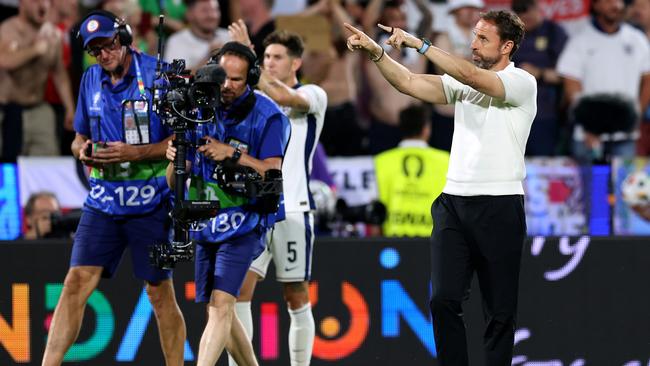 Gareth Southgate thanks fans. Photo by Richard Pelham/Getty Images.