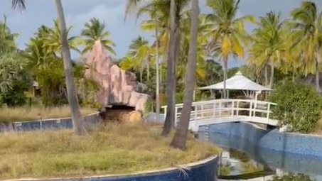 A photo of the pool at the rundown Capricorn Resort.