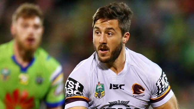 CANBERRA, AUSTRALIA — JUNE 24: Ben Hunt of the Broncos makes a line break during the round 16 NRL match between the Canberra Raiders and the Brisbane Broncos at GIO Stadium on June 24, 2017 in Canberra, Australia. (Photo by Mark Nolan/Getty Images)