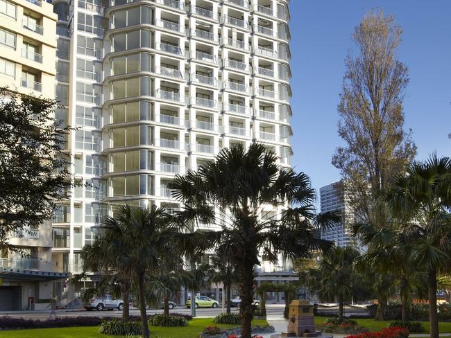 Alfred St, Milsons Point, is lined with apartment blocks.