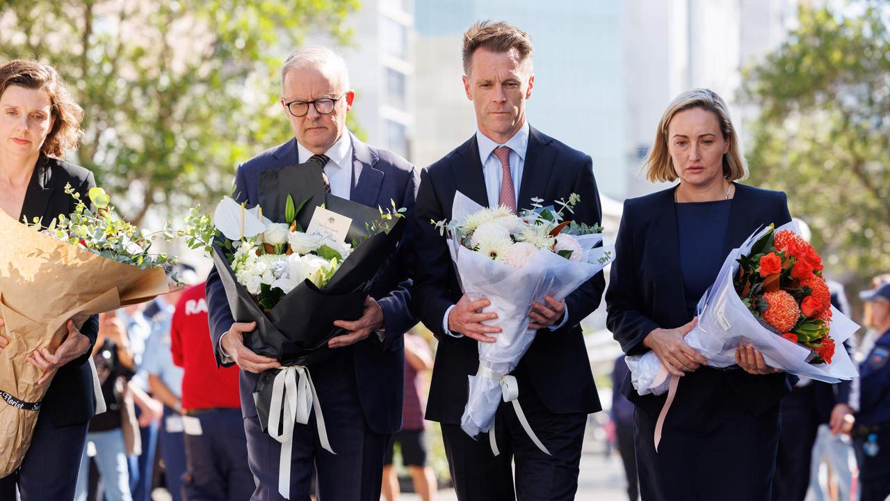 Prime Minister Anthony Albanese and NSW Premier Chris Minns were joined by local politicians (left) Wentworth MP Allegra Spender and Coogee MP Marjorie O’Neill to lay floral tributes. Picture: NCA NewsWire / David Swift