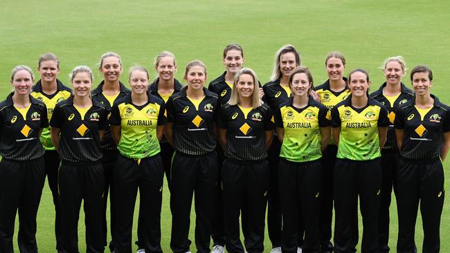 (L-R) Beth Mooney, Jess Jonassen, Nicola Carey, Ashleigh Gardner, Alyssa Healy, Meg Lanning, Georgia Wareham, Annabel Sutherland, Sophie Molineux, Ellyse Perry, Rachael Haynes, Tayla Vlaeminck, Megan Schutt, Delissa Kimmince and Erin Burns pose for a photograph during the Women's T20 cricket squad announcement.