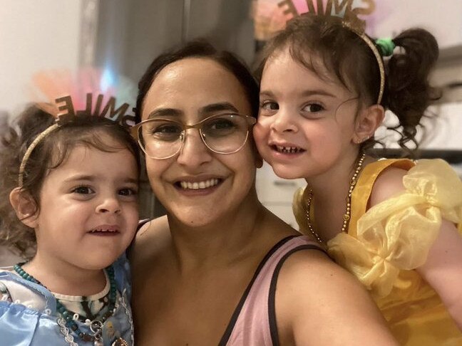 Sharon Aloni Cunio (34) and her daughters, Emma and Yuli, 3 year old twins, released today after 52 days in Hamas captivity.