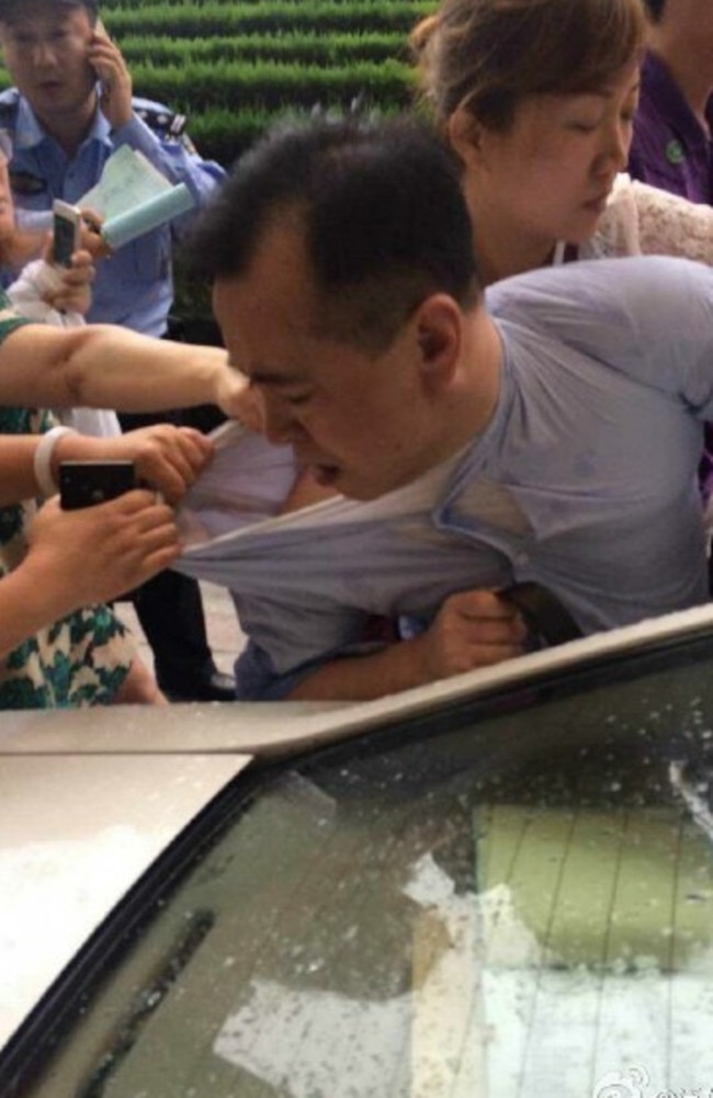 Fanya Metals head Shan Jiuliang was dragged from his hotel. (Image: Weibo)