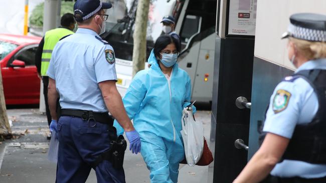 Travellers being taken into the Travelodge Hotel in Darlinghurst for mandatory quarantine. Picture: Tim Hunter