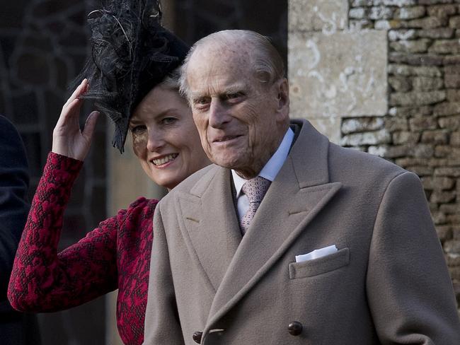 Queen Elizabeth II Almost Shot At By Buckingham Palace Guard | Gold ...