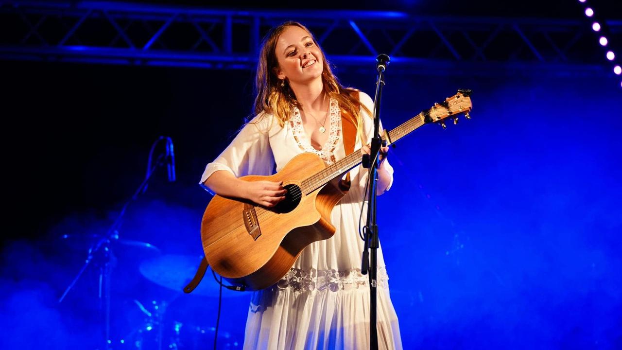 Up and coming solo artist Lily Grace and iconic Australian country music artist James Blundell are bringing their tour to Toowoomba on Friday.