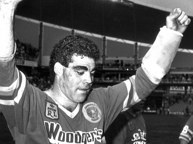 17.09.89 : Mal Meninga playing for the Canberra Raiders with a broken arm after the win over South Sydney in the 1989 Grand Final. Pic Peter Kurnik