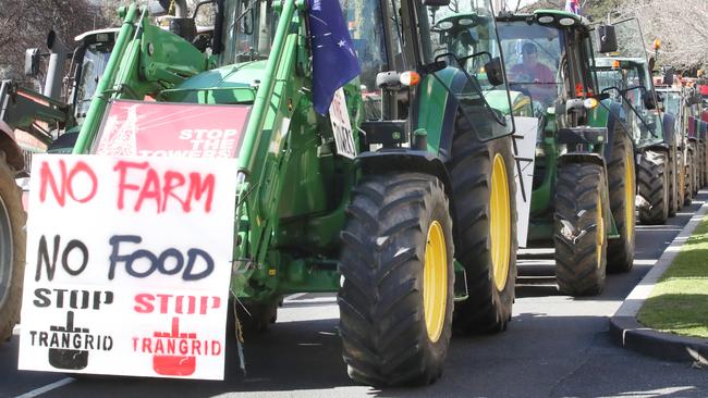 MELBOURNE, AUSTRALIA - NewsWire Photos, AUGUST 15, 2023.Leader of The Nationals David Littleproud at a protest of farmers and their tractors in Melbourne to vent their concerns about Labor wanting to rip up land for power poles . Picture: NCA NewsWire / David Crosling