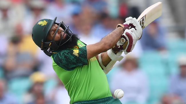 Hashim Amla had to retire hurt after a short delivery from Jofra Archer struck him on the helmet.