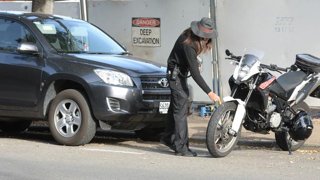 Motorists will be able to buy an extra 15 minutes of parking via an app to help avoid parking fines.