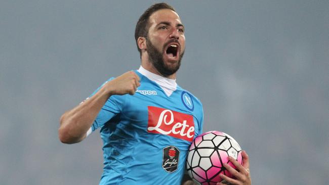 Napoli's Argentinian forward Gonzalo Higuain has completed a move to Juventus.
