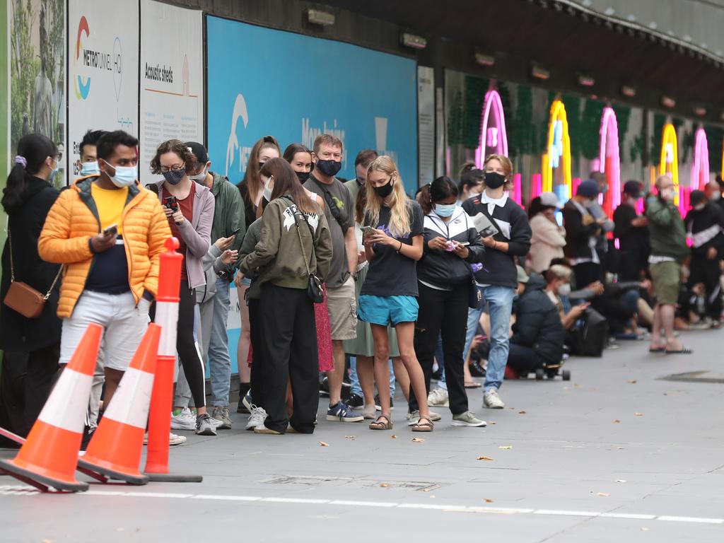 The Melbourne Town Hall line stretched hundreds of metres. Picture: NCA NewsWire/ David Crosling