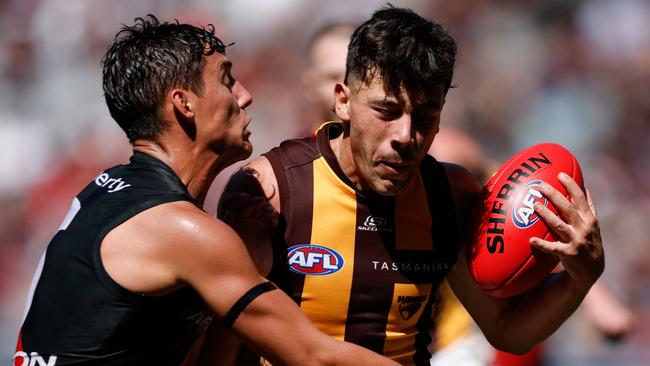 Massimo D’Ambrosio enjoyed a stellar Hawthorn debut against his former Bombers, gathering 30 disposals on a wing. Picture: Dylan Burns / Getty Images