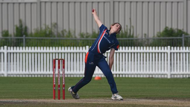 Elizabeth Yates bends her back for Gordon. Picture: Gordon Cricket Club